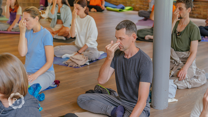 mudra and pranayama photo