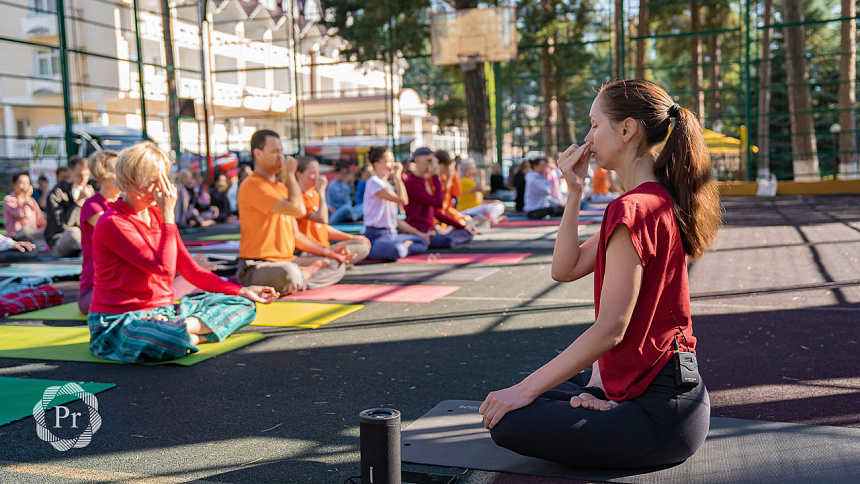 Group pranayama in the mountains