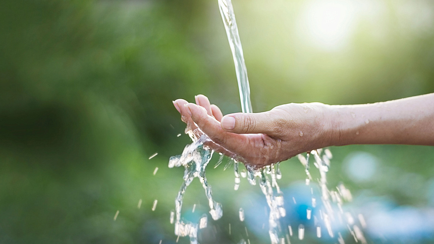 flowing water photo