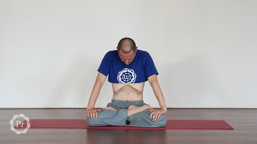 Uddiyana Bandha sitting photo