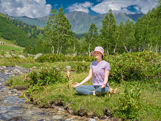 Sukhasana in pranayama: how to reach hormony of body and breathing