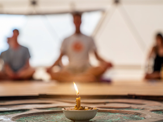 Trataka with a candle: step-by-step instructions for beginners